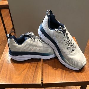 Hoka Bondi 6 - women’s size 9